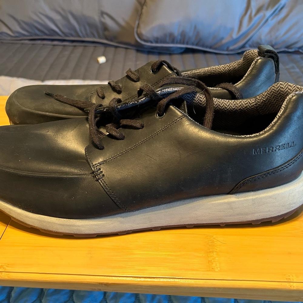 Men’s MERRELL shoes size 14